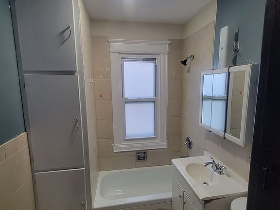 5th image of 73 Lounsbury St Floor 3
