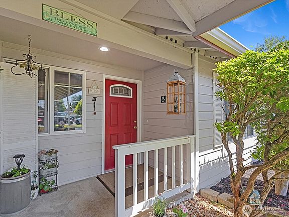 2nd image of 9730 52nd Avenue NE