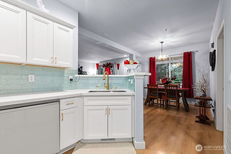 5th image of 8943 Gravelly Lake Drive SW #2