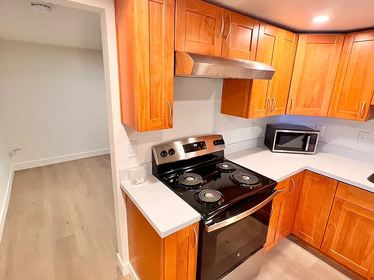 236 Barneson Ave #B — Photo 3