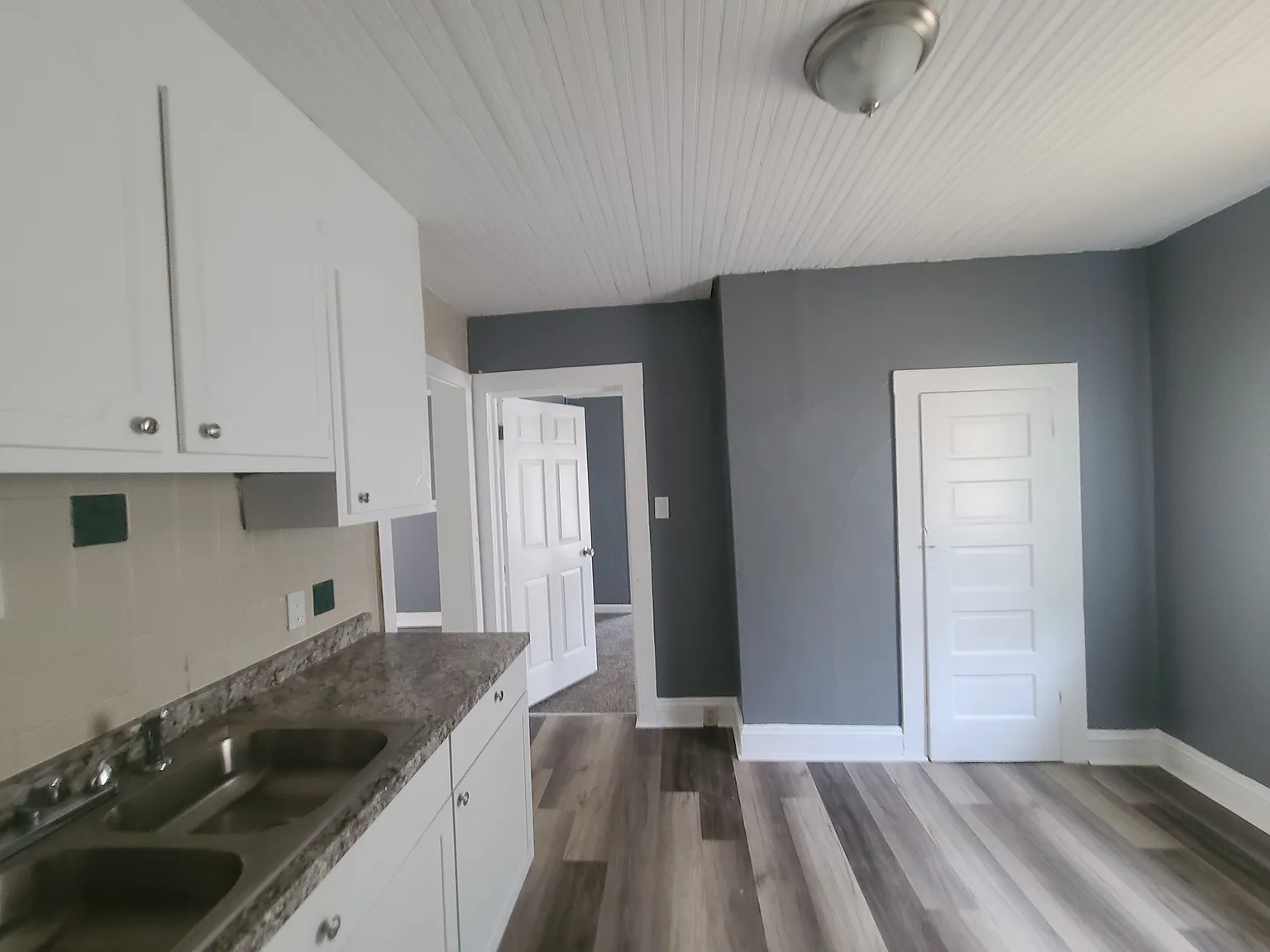 2 bed, 710 sqft, $1,025 — Photo 2