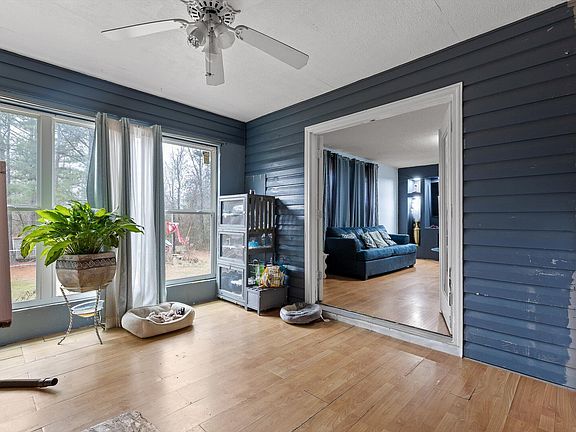 5th image of 984 Davenport Rd