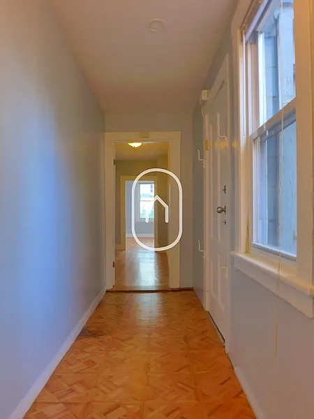 1 bed, 9999 sqft, $2,100 — Photo 2