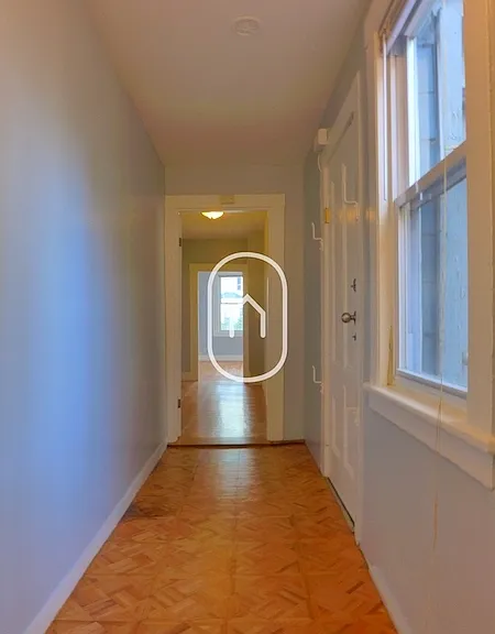 29 Commonwealth Ter #2 — Photo 2