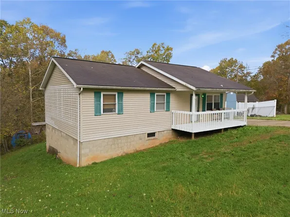 127 Pineview Dr, Marietta, OH 45750