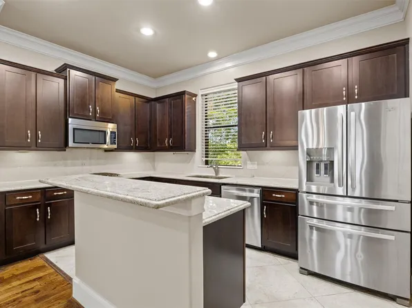 1212 Saint Charles St, Houston, TX 77003