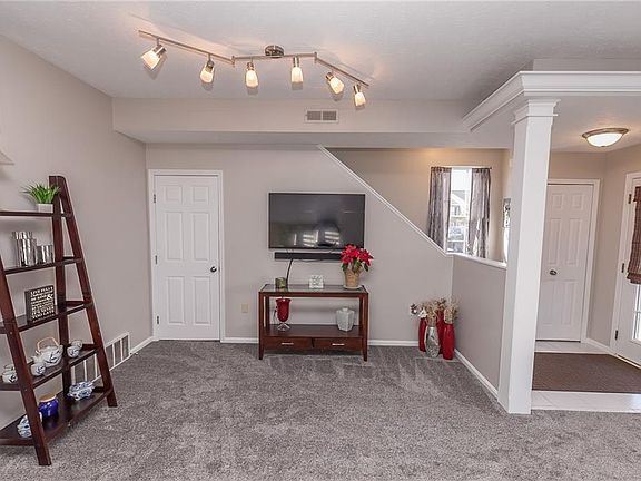 4th image of 26165 Hawthorne Ct #C11
