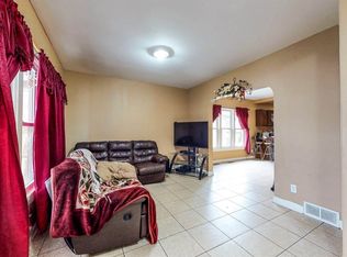 2811 S 10th St, Milwaukee, WI 53215