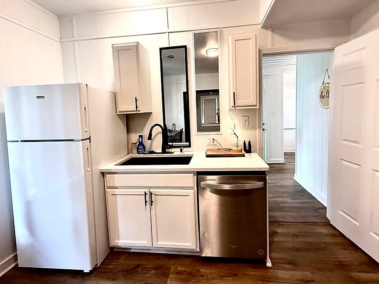 1503 N Main St — Photo 5