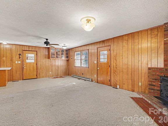 4th image of 1204 Vickie Ln