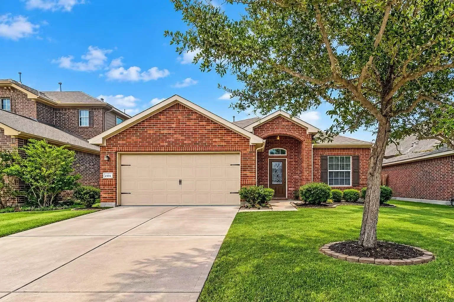 3 bed, 2.0 bath, 1686 sqft, $2,095 — Photo 1