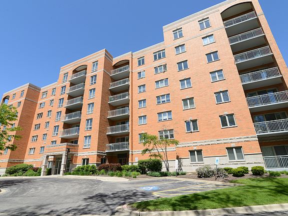 2nd image of 6801 N Milwaukee Ave APT 707