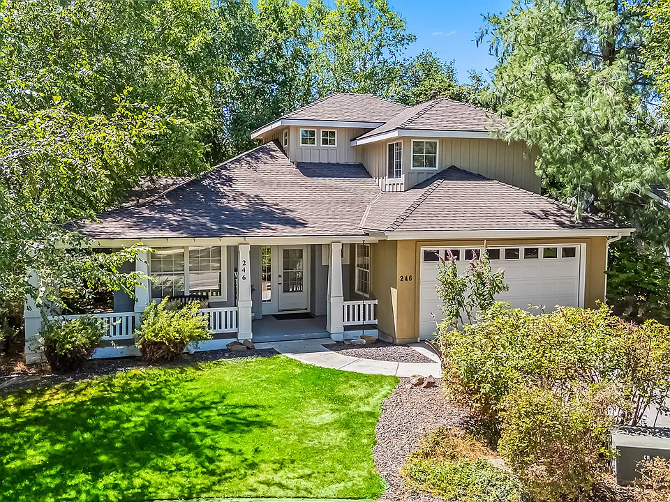 246 W Colchester Dr