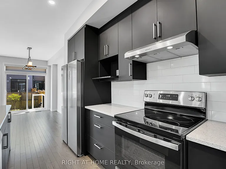 45 Mandevilla Cres — Photo 15