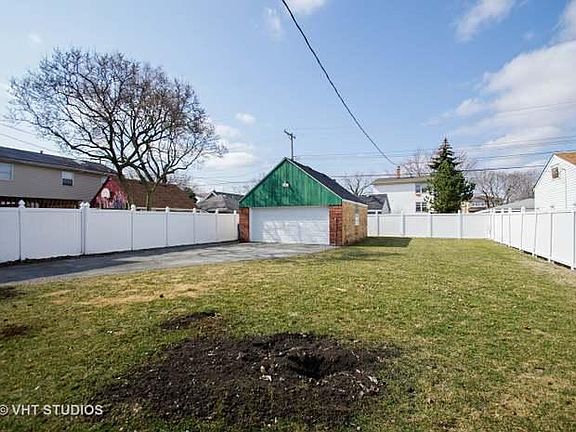 5th image of 3036 N Oketo Ave #1