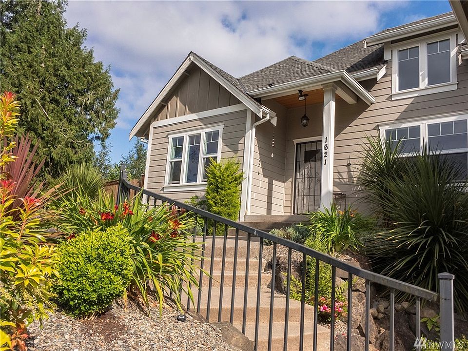1st image of 1621 Lucero Pl E