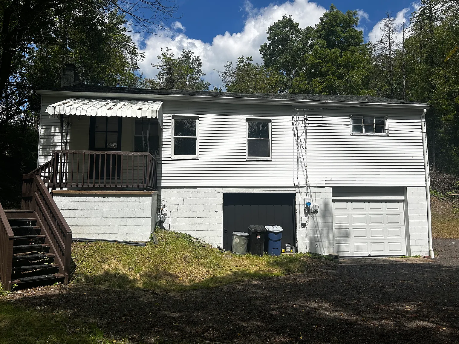 3 bed, 1000 sqft, $1,100 — Photo 1