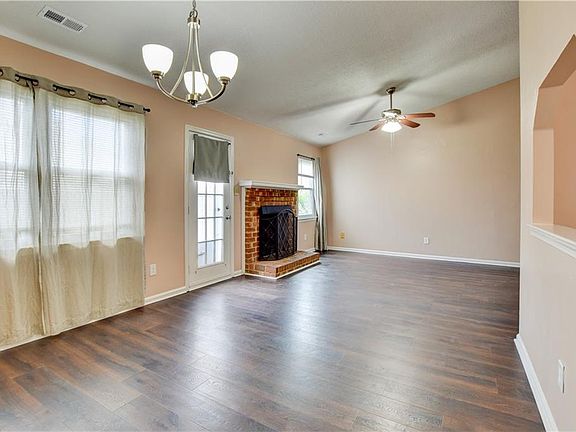 4th image of 900 Raton Ct