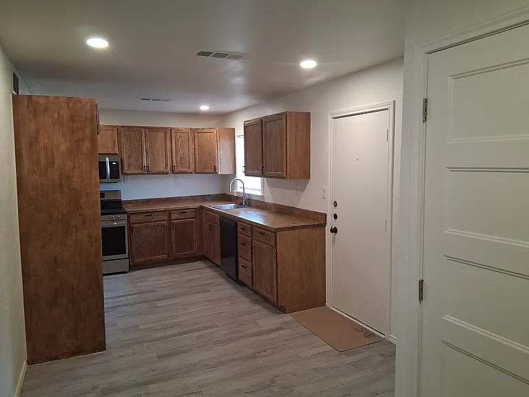 3559 La Prada Dr — Photo 3