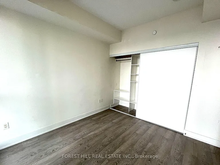 30 Roehampton Ave #2410 — Photo 7