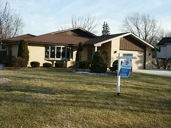 303 Crest Ave photo 1