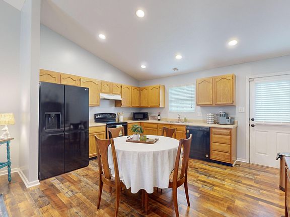 5th image of 4448 Tynemouth Dr