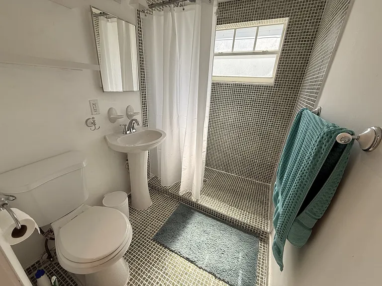 915 SW 8th St #102 — Photo 12