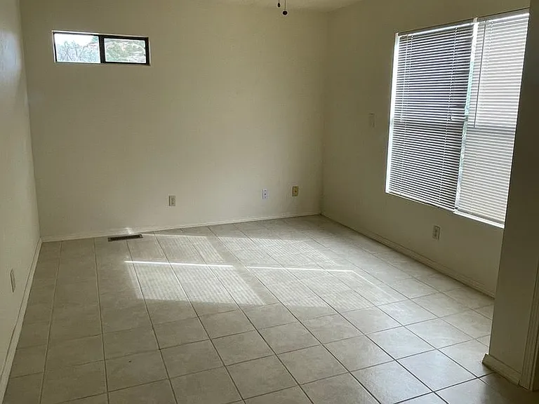 2210 W Alameda St — Photo 5