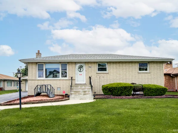 7111 W 82nd St, Burbank, IL 60459