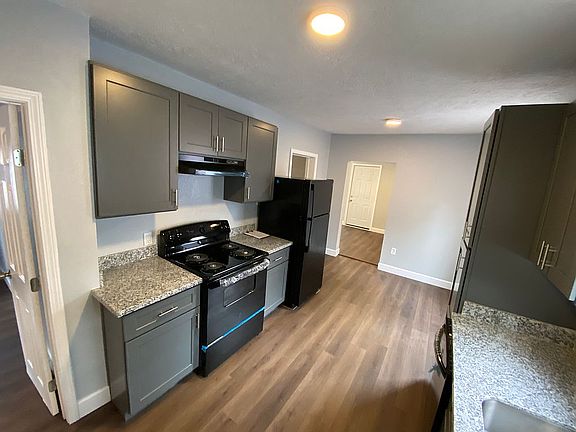 5th image of 212 E Sterling St