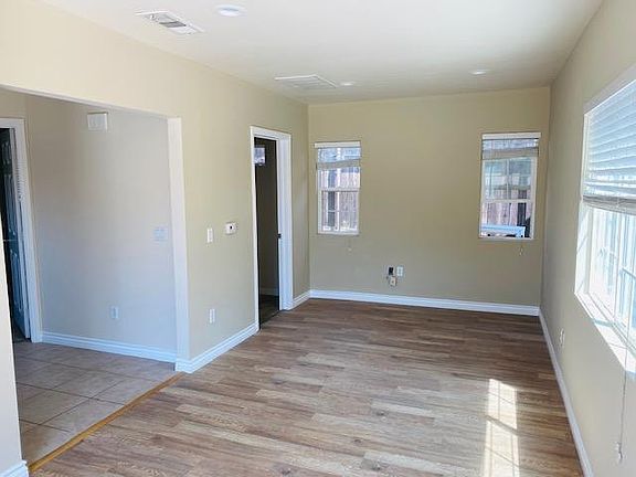 4th image of 4713 La Crescenta Ave