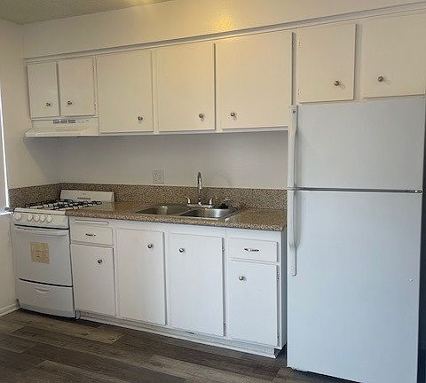 3rd image of 23038 Arlington Ave APT 11