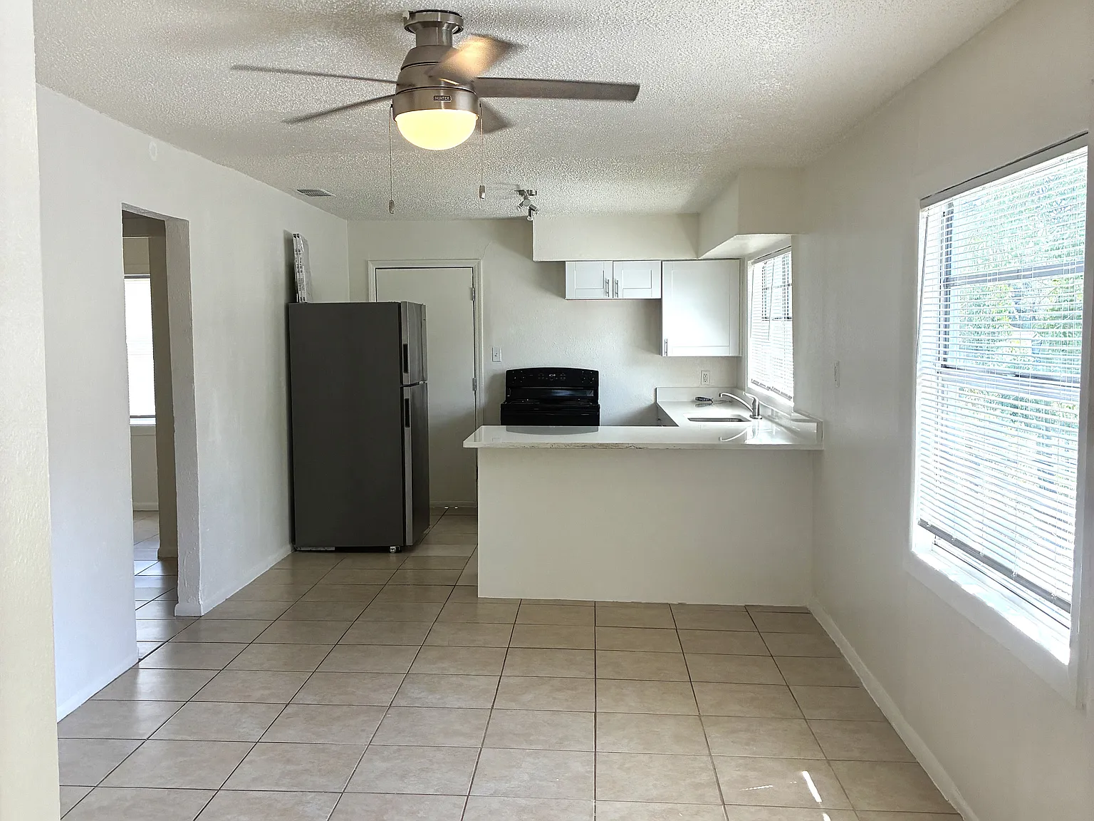 3 bed, 748 sqft, $1,850 — Photo 3