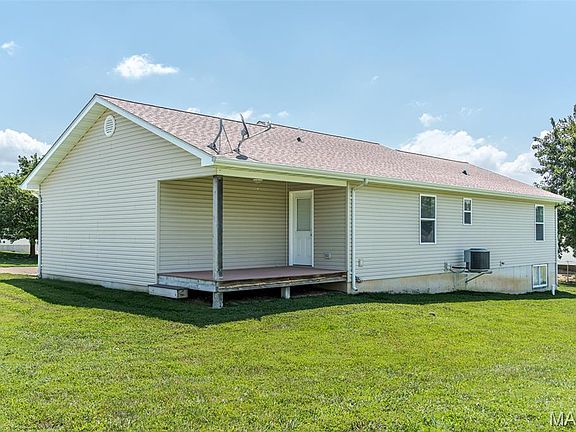 3rd image of 2 Iron Hill Ct