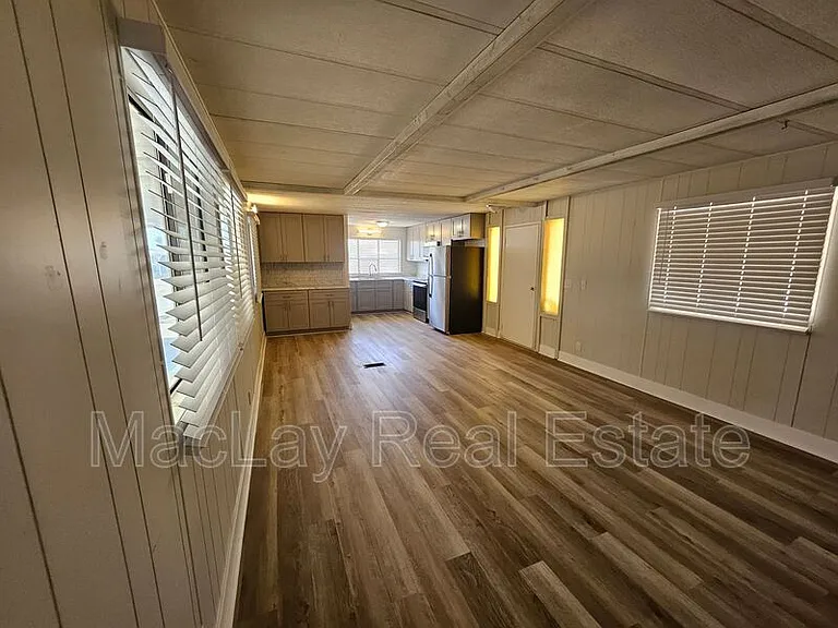 1113 W Corinthian Cir — Photo 8