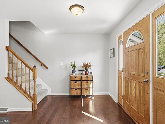 2nd image of 2004 Royal Fern Ct