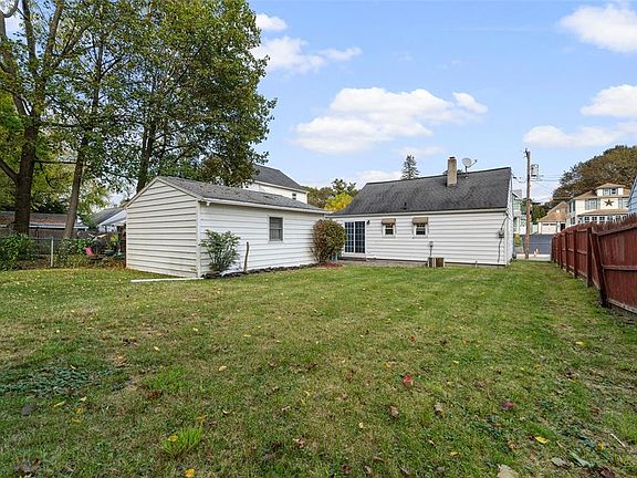 2nd image of 40 Lincoln Ave