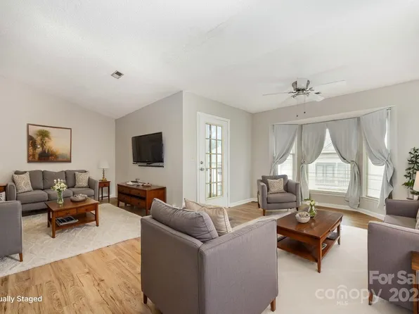 6219 Rosecroft Dr #J, Charlotte, NC 28215