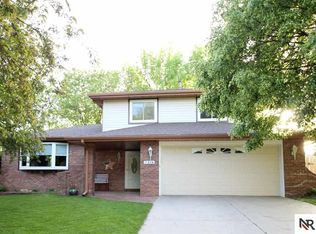 7216 Twin Oaks Rd, Lincoln, NE 68516