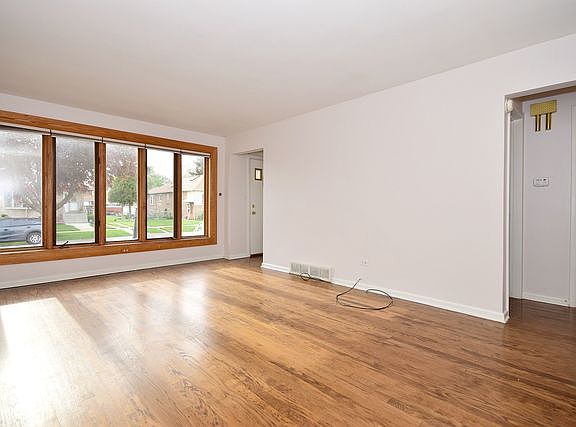 4th image of 4525 N Newland Ave