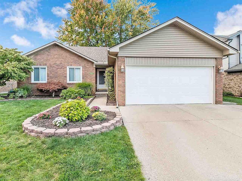 1st image of 26161 Mapleridge Dr