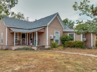 501 W Turner St, Wolfe City, TX 75496