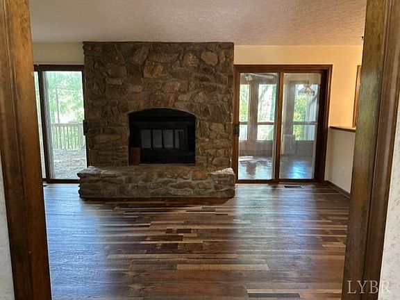 2nd image of 6 New London Pl