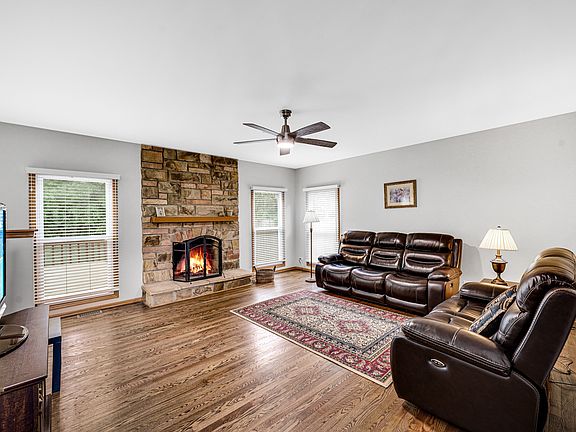 5th image of 184 Southfield Dr