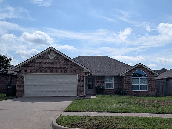 2nd image of 2813 Victoria Dr