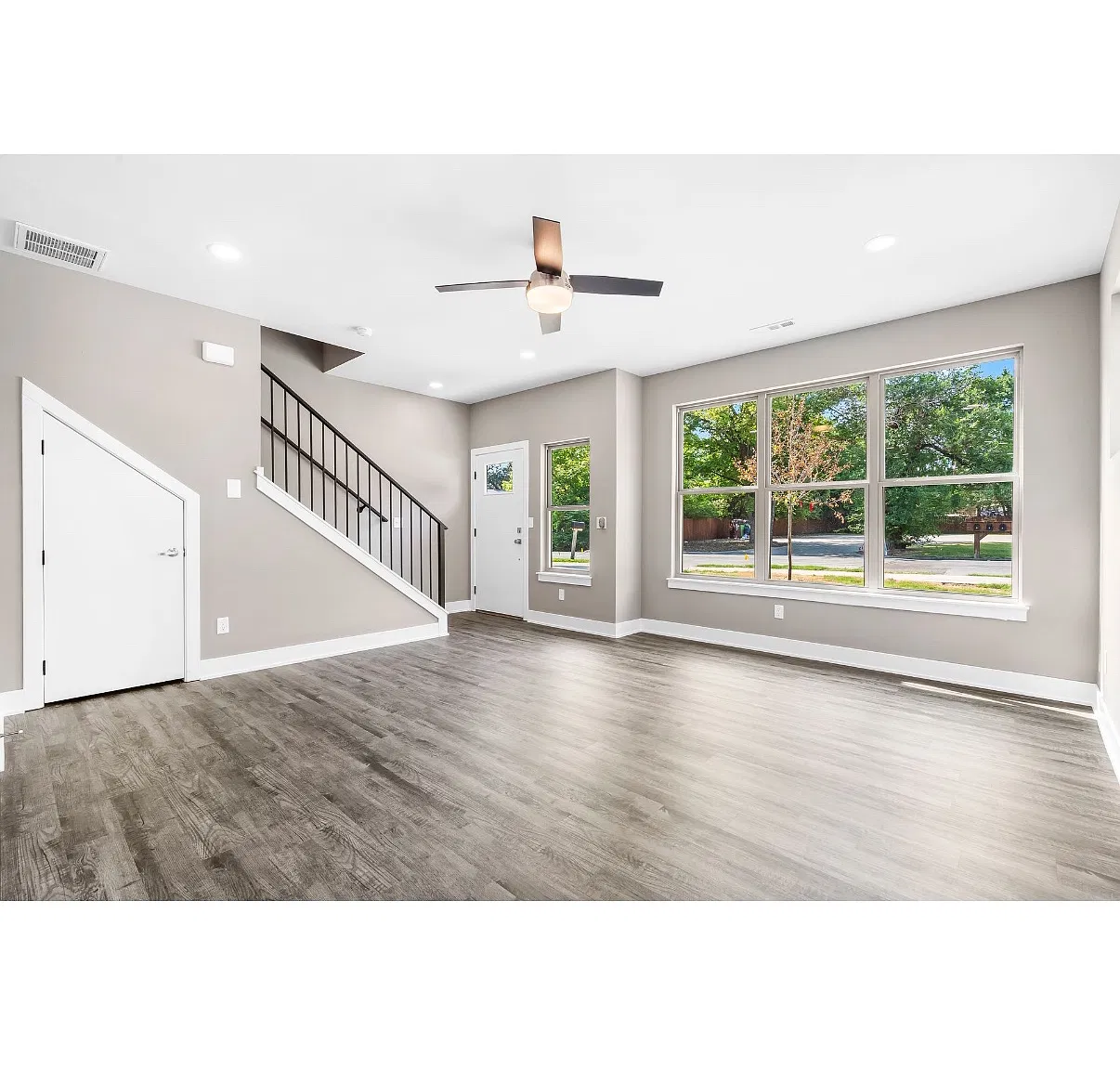 3 bed, 1452 sqft, $2,650 — Photo 2