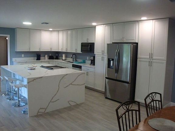 4th image of 1415 Lake Victoria Dr