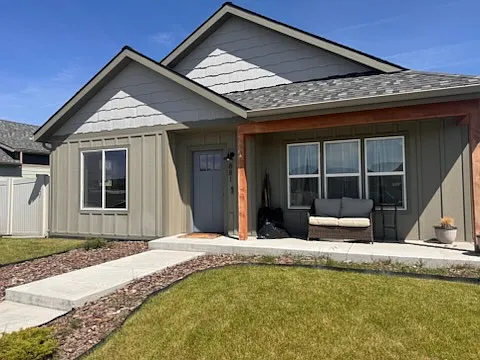 881 S Camas Ln Photo 1