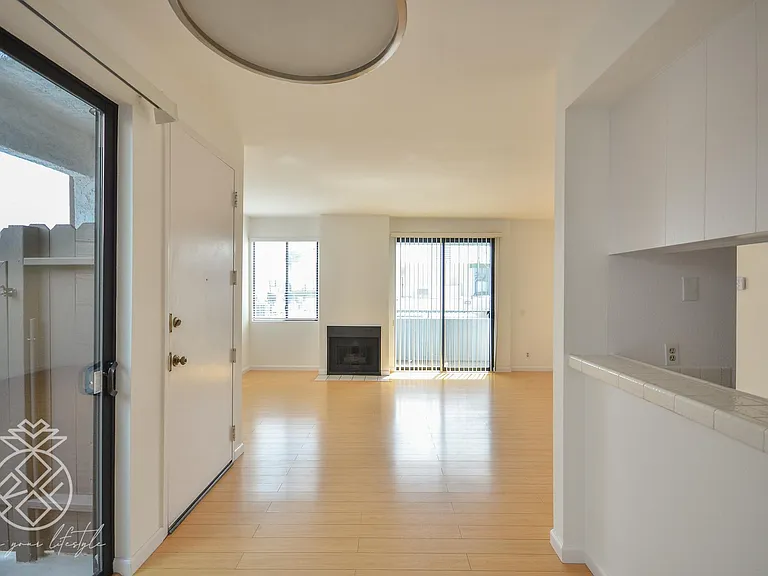 1727 Glendon Ave #104 — Photo 4