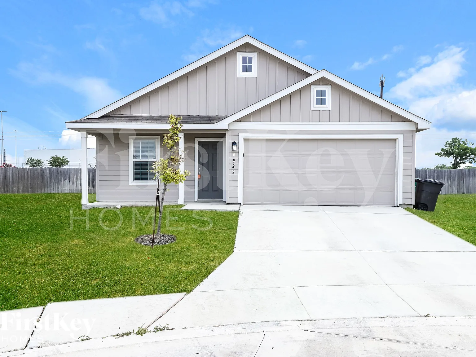 3 bed, 2.0 bath, 1474 sqft, $1,620 — Photo 1